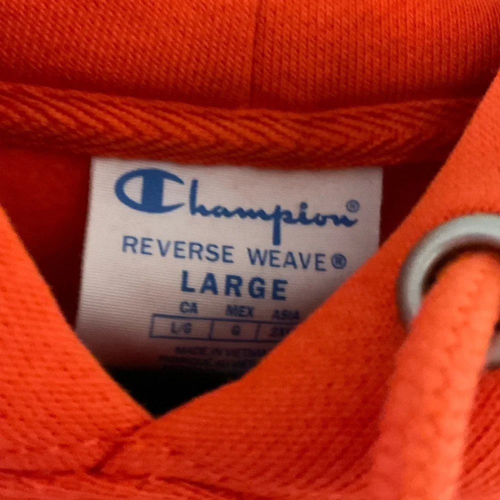 Champion NWT reverse weave hoodie - Picture 2 of 6